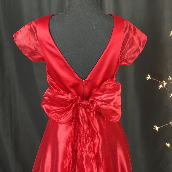 Fire Engine Red Formal Gown - Picture 4 of 9